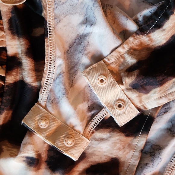 🐆H&M🐆 Leopard print deep V draped bodysuit, size L - Picture 8 of 8